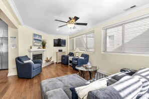 Smart TV, fireplace, books, stereo