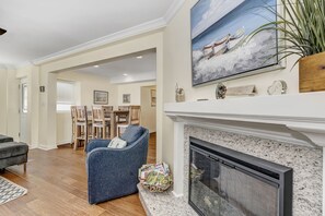 Smart TV, fireplace, books, stereo