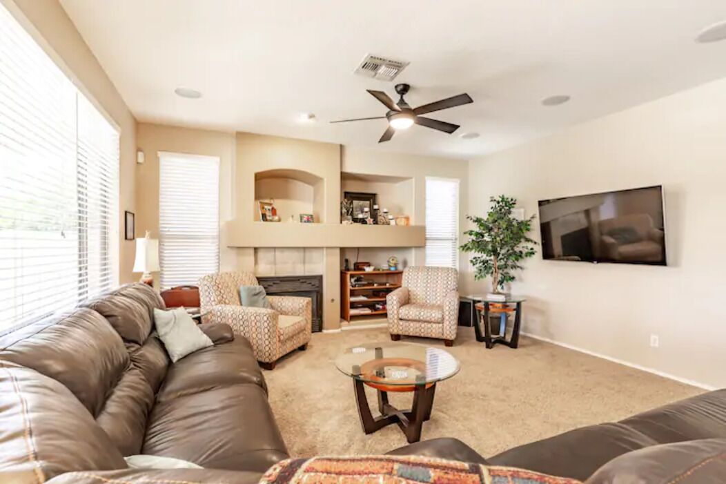 100+ Positive Reviews on Another Vacation Rental Site - FURNISHED 5+1 BR / 3 BA