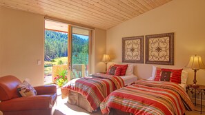 4 bedrooms, desk, iron/ironing board, free WiFi