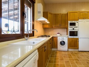 Réfrigérateur, micro-ondes, four, lave-vaisselle