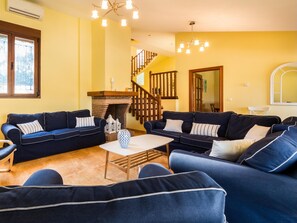 Télévision, cheminée