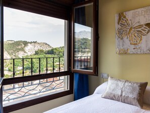 4 chambres, fer et planche Ă repasser, accĂšs Internet, draps fournis