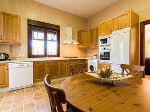 Réfrigérateur, micro-ondes, four, lave-vaisselle