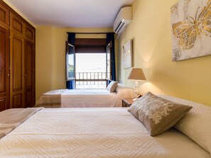 4 bedrooms, iron/ironing board, Internet, bed sheets - Fabulous villa with private pool and views (Cónchar)