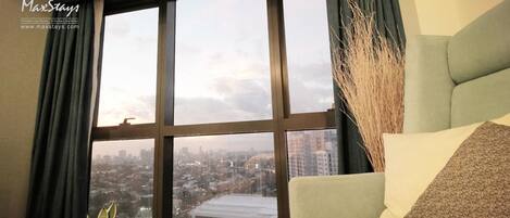 Caja de seguridad en la habitación, escritorio y cortinas blackout