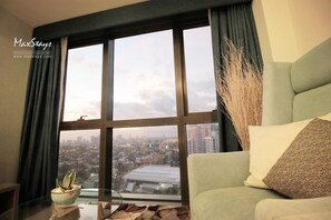 Max Dream | In-room safe, desk, blackout drapes, iron/ironing board - MaxStays Max Style at One Eastwood Avenue (Quezon City)