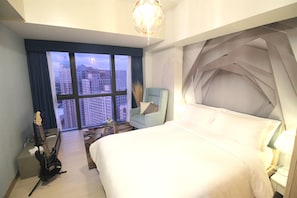 Max Dream | In-room safe, desk, blackout drapes, iron/ironing board - MaxStays Max Style at One Eastwood Avenue (Quezon City)
