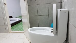 Ducha, artículos de tocador gratuitos, toallas