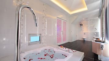Standard Double Room, 1 King Bed (21:00 check in) | Deep soaking bathtub
