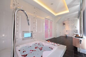 Standard-Doppelzimmer, 1 King-Bett (21:00 check in) | Komfortbadewanne