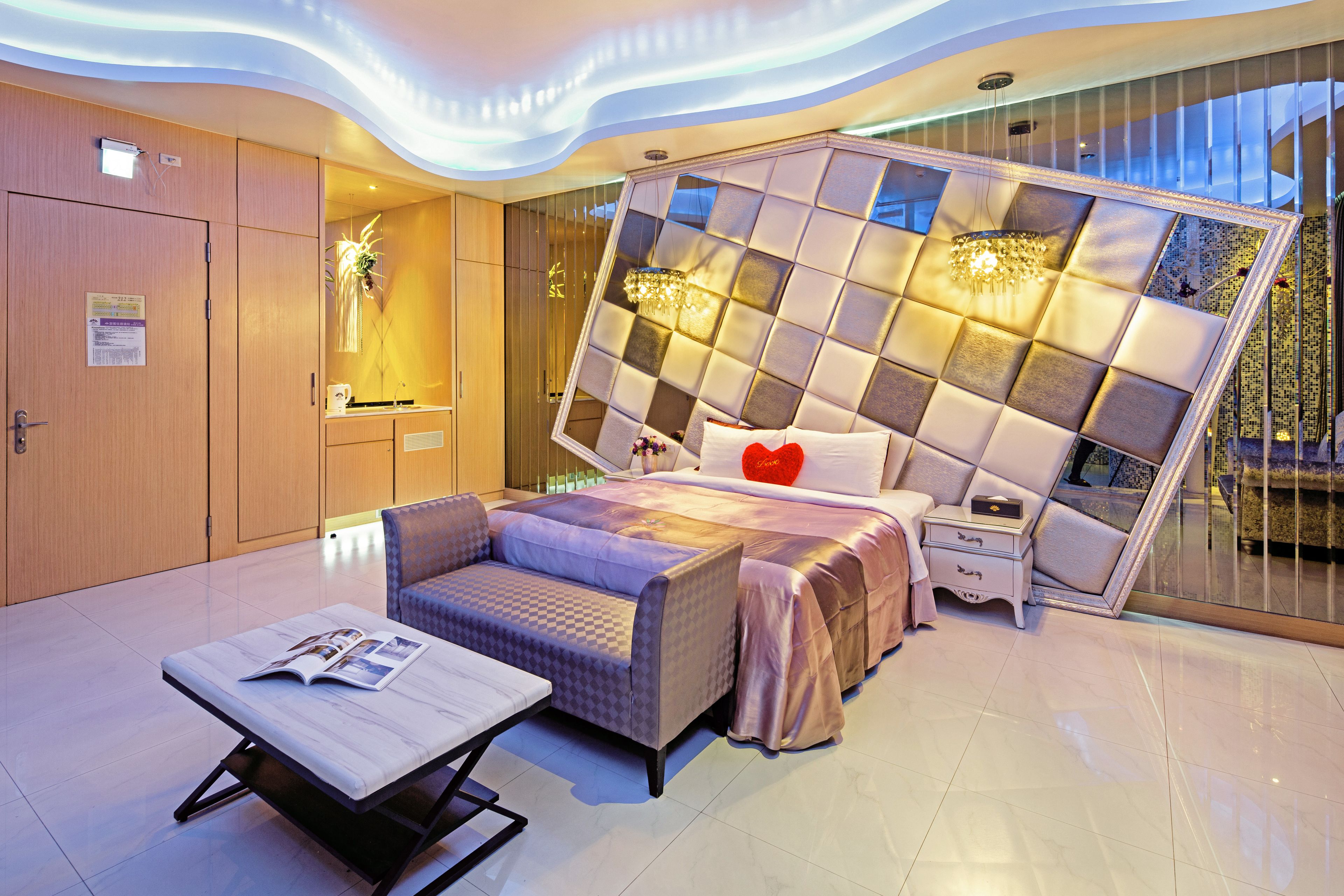 standard double room, 1 king bed (21:00 check in) | premium bedding, down duvets, minibar, soundproofing