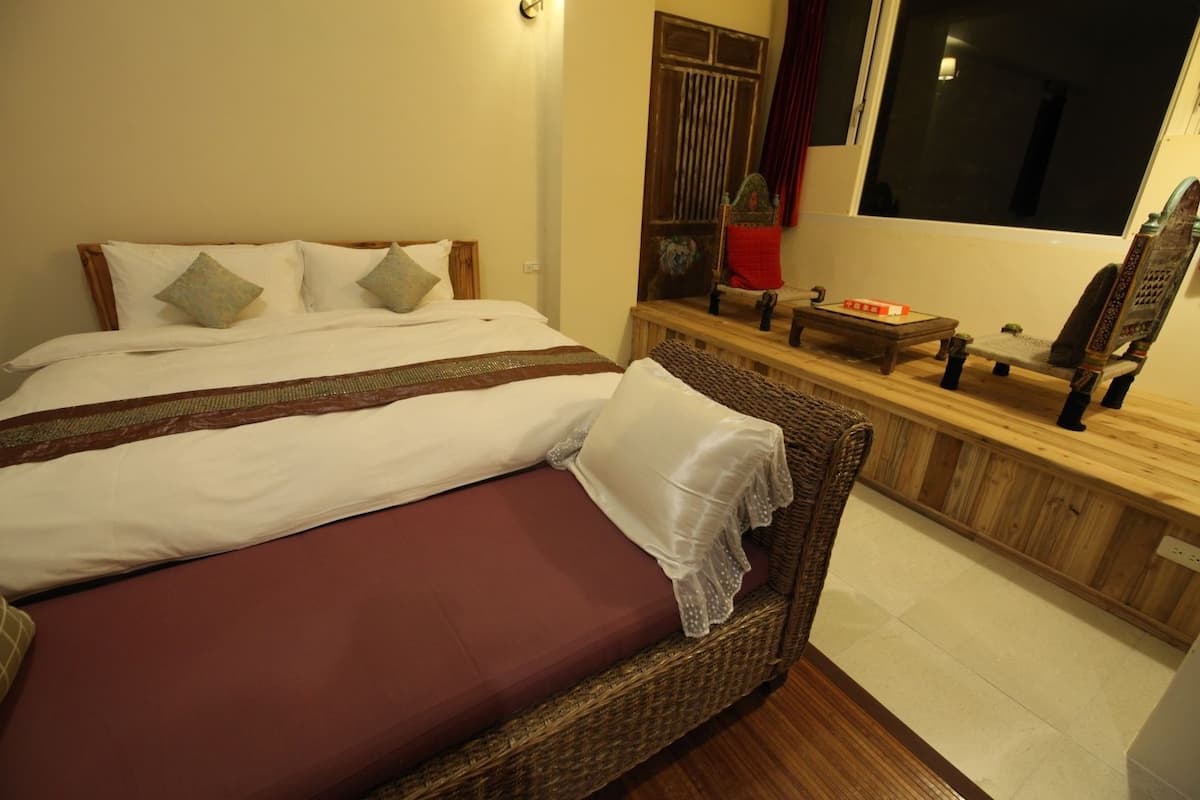 Suite Deluxe | Cortinas opacas, wifi gratis, ropa de cama
