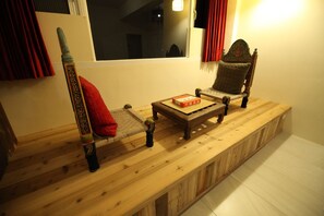 Deluxe-sviitti | Pimennysverhot, ilmainen Wi-Fi, vuodevaatteet