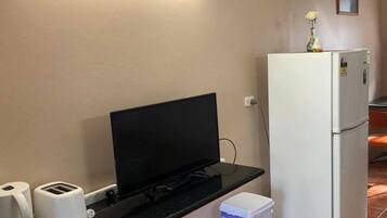 Standard Single Room | Desk, iron/ironing board, free WiFi, bed sheets