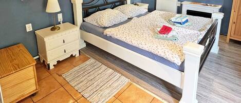 1 bedroom, free WiFi, bed sheets