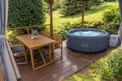 Bungalow with private whirlpool & terrace in the forest