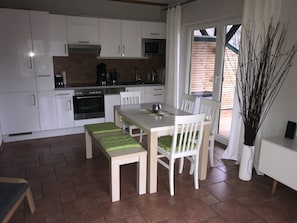Fridge, microwave, oven, stovetop - 4 * Pure relaxation! near Plauer See, cyclist, sauna (Alt Schwerin)