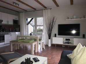 Smart-TV, DVD-spiller og stereoanlegg