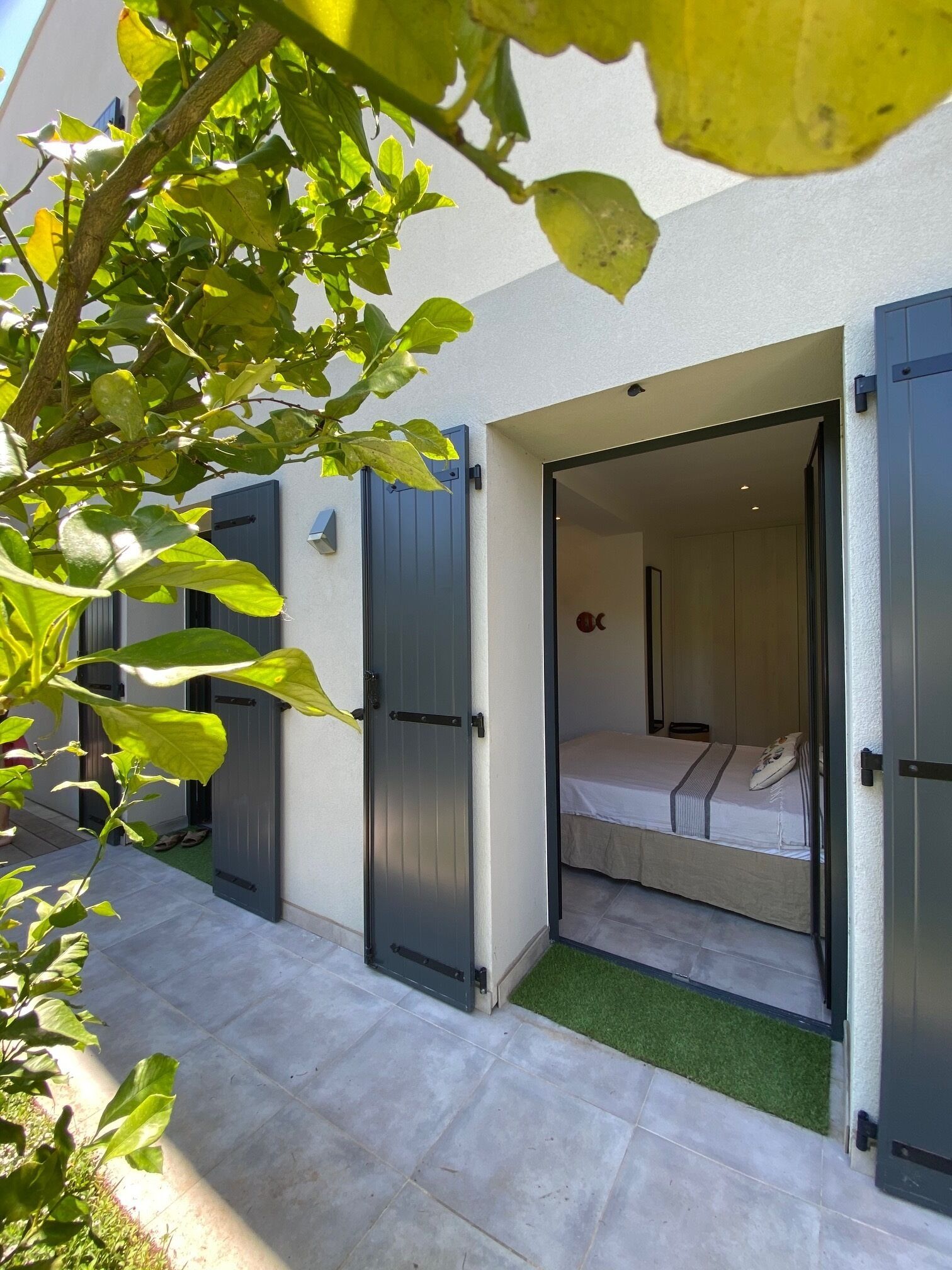 2 室のベッドルーム、セーフティボックス (室内)、アイロン / アイロン台、旅行用ベビーベッド