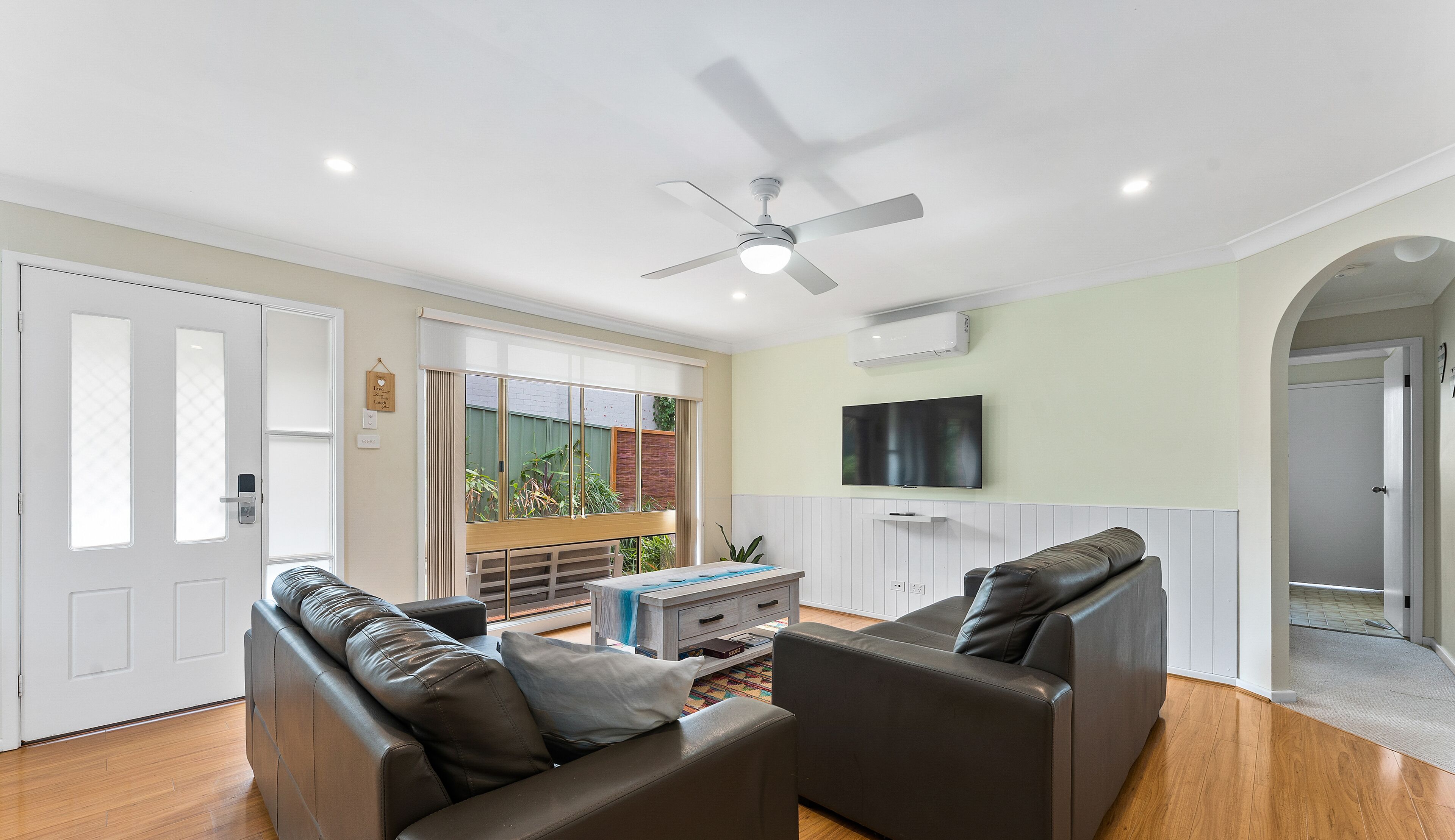 Comfort Villa, 2 bedroom | Living area | Flat-screen TV