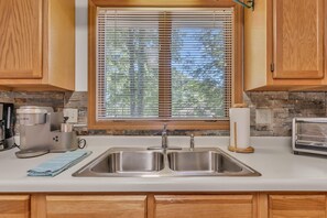 雪櫃、微波爐、焗爐、爐具