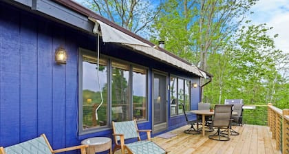 Modern, Private, Quiet, Long Range Views Cabin, Walk to Beech Mountain Club