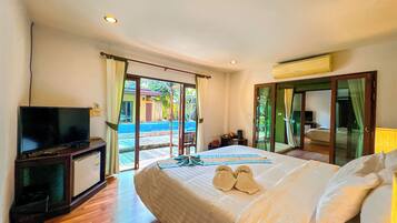 Family Suite, Pool View | Blackout drapes, WiFi (free), bed sheets