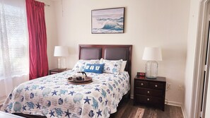 1 habitación, caja de seguridad en la habitación y escritorio 