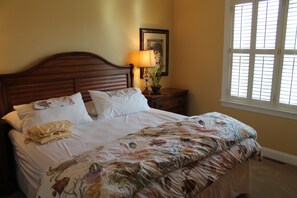 4 bedrooms, desk, iron/ironing board, travel cot