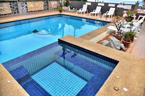 Outdoor pool - Sun Beach Hotel (Prachuap Khiri Khan)