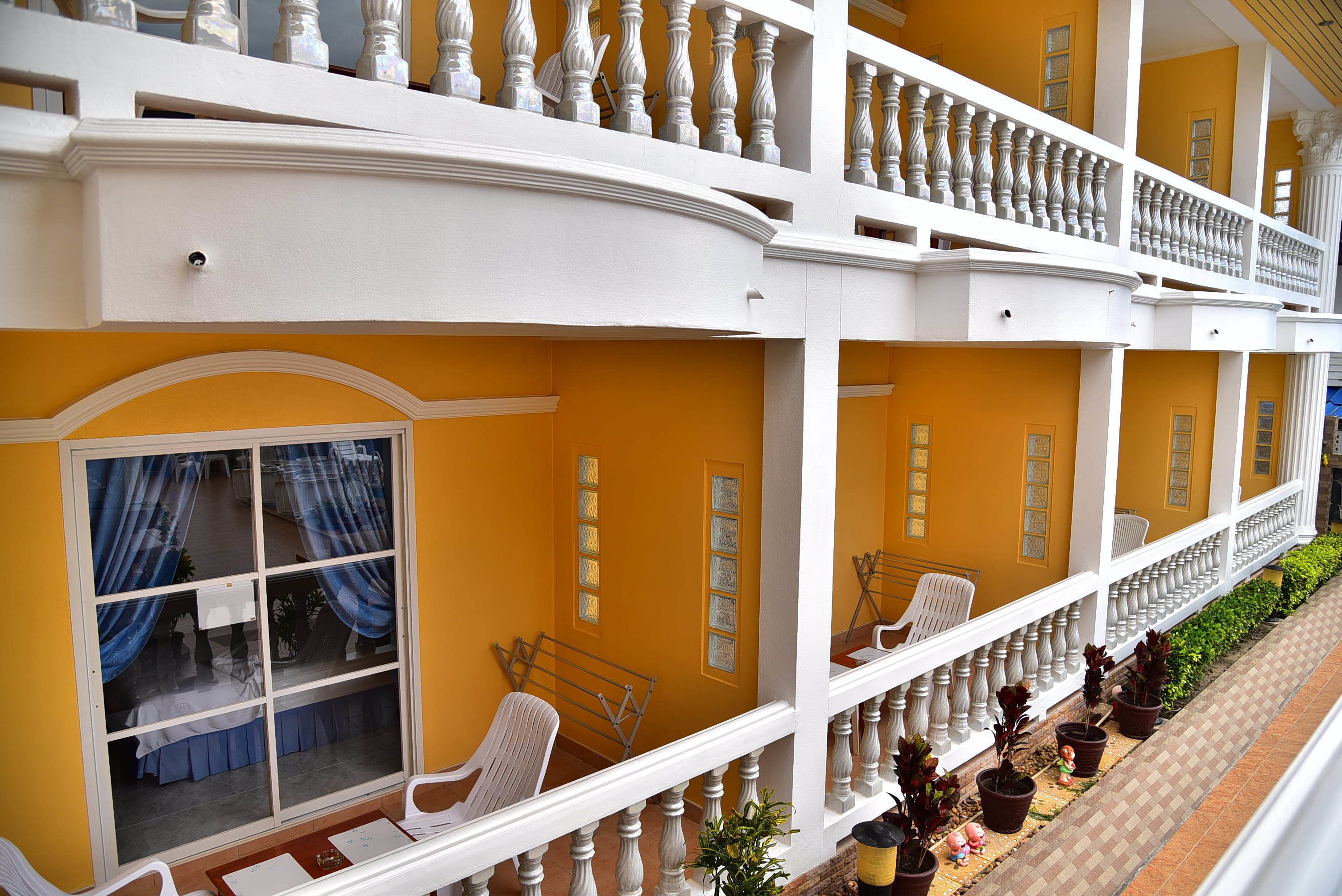 family room | balcony