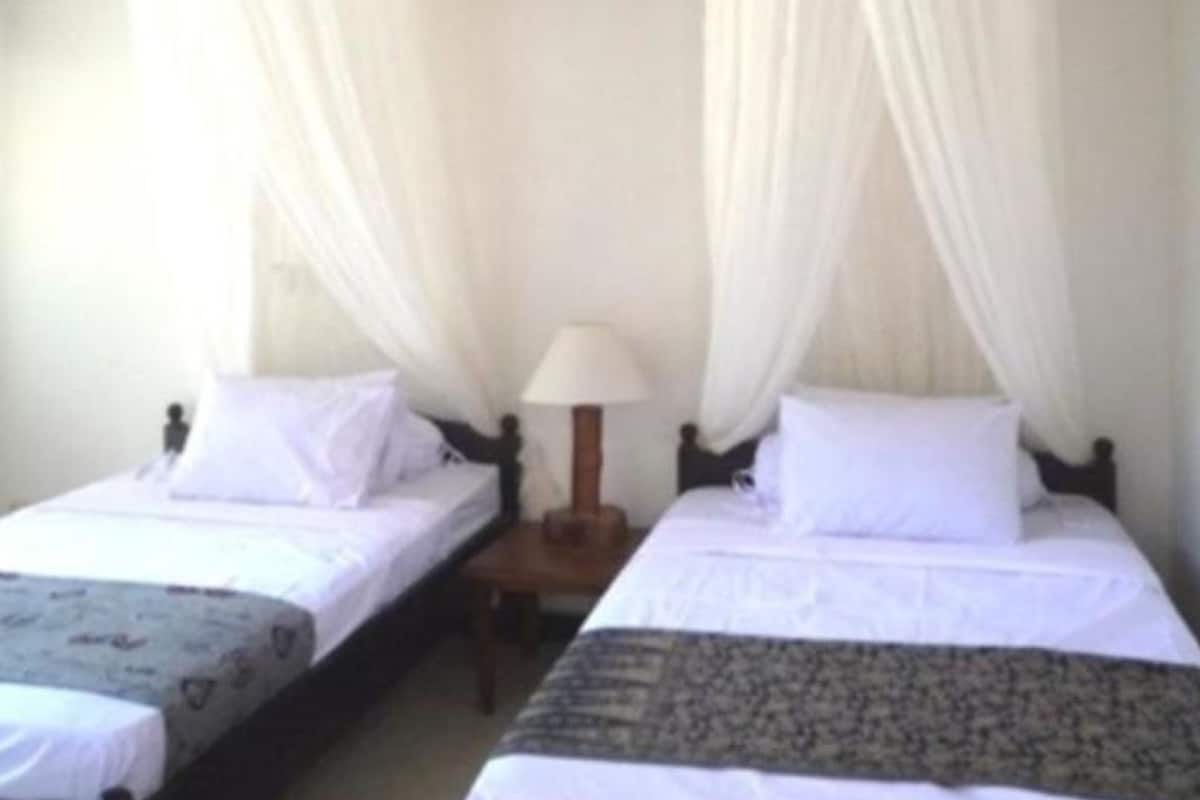 Desk, free WiFi, bed sheets
