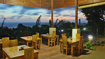 Breakfast, lunch and dinner served