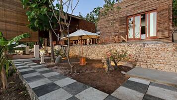 Deluxe Double Room | Terrace/patio