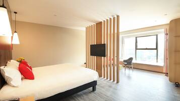 ุฎุฒูุฉ ุฏุงุฎู ุงูุบุฑูุฉ ูู
ูุชุจ ูุณุชุงุฆุฑ ุชุนุชูู
ููุงู ูุงู ู
ุฌุงููุง