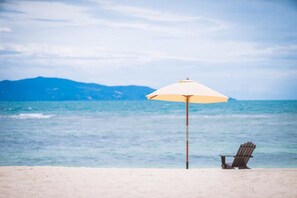 On the beach - The Cabin Beach Resort (Ko Pha-ngan)