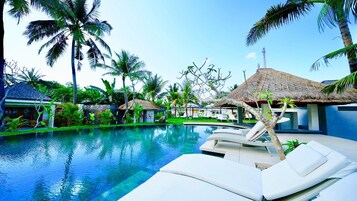 Outdoor pool, pool umbrellas, sun loungers