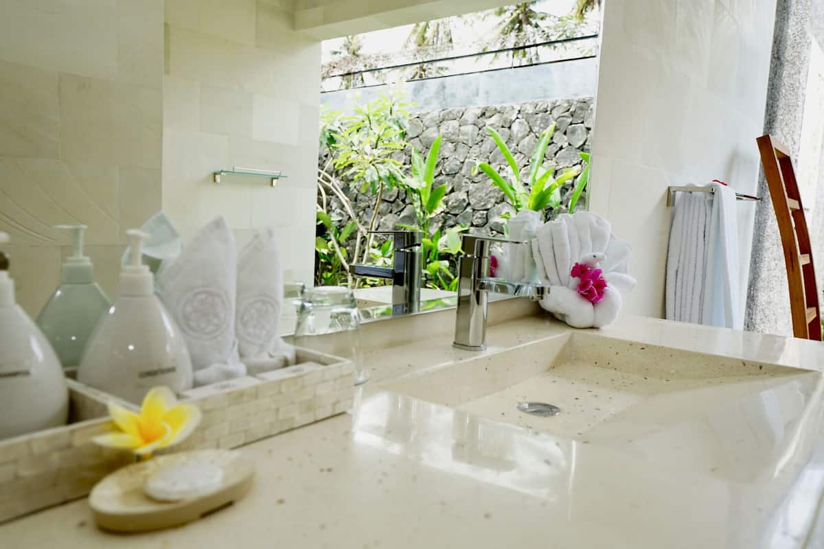 deluxe double room, 1 king bed, pool view, poolside | bathroom amenities | shower, free toiletries, hair dryer, bathrobes