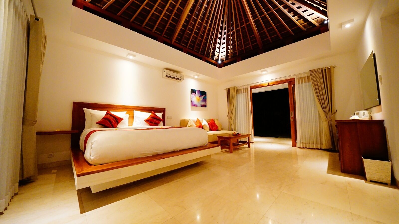 luxury single room, 1 king bed, private pool | 3 bedrooms, premium bedding, minibar, in-room safe