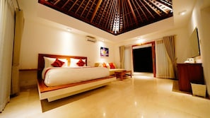 Luxury Single Room, 1 King Bed, Private Pool | Premium bedding, minibar, in-room safe, individually decorated
