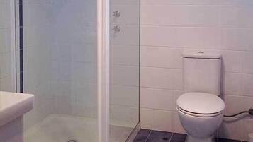 Cabin, 3 Bedrooms (Villa) | Bathroom | Shower, free toiletries, hair dryer, towels