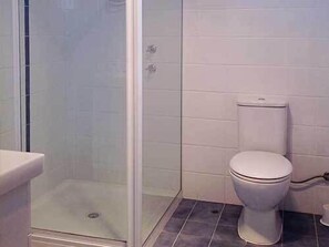 Cabana, 3 quartos (Villa) | Banheiro | Chuveiro, produtos de toalete grátis