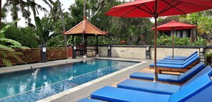 Outdoor pool, open 7:00 AM to 7:00 PM, pool umbrellas, sun loungers - Sari Villa Ubud (Ubud)
