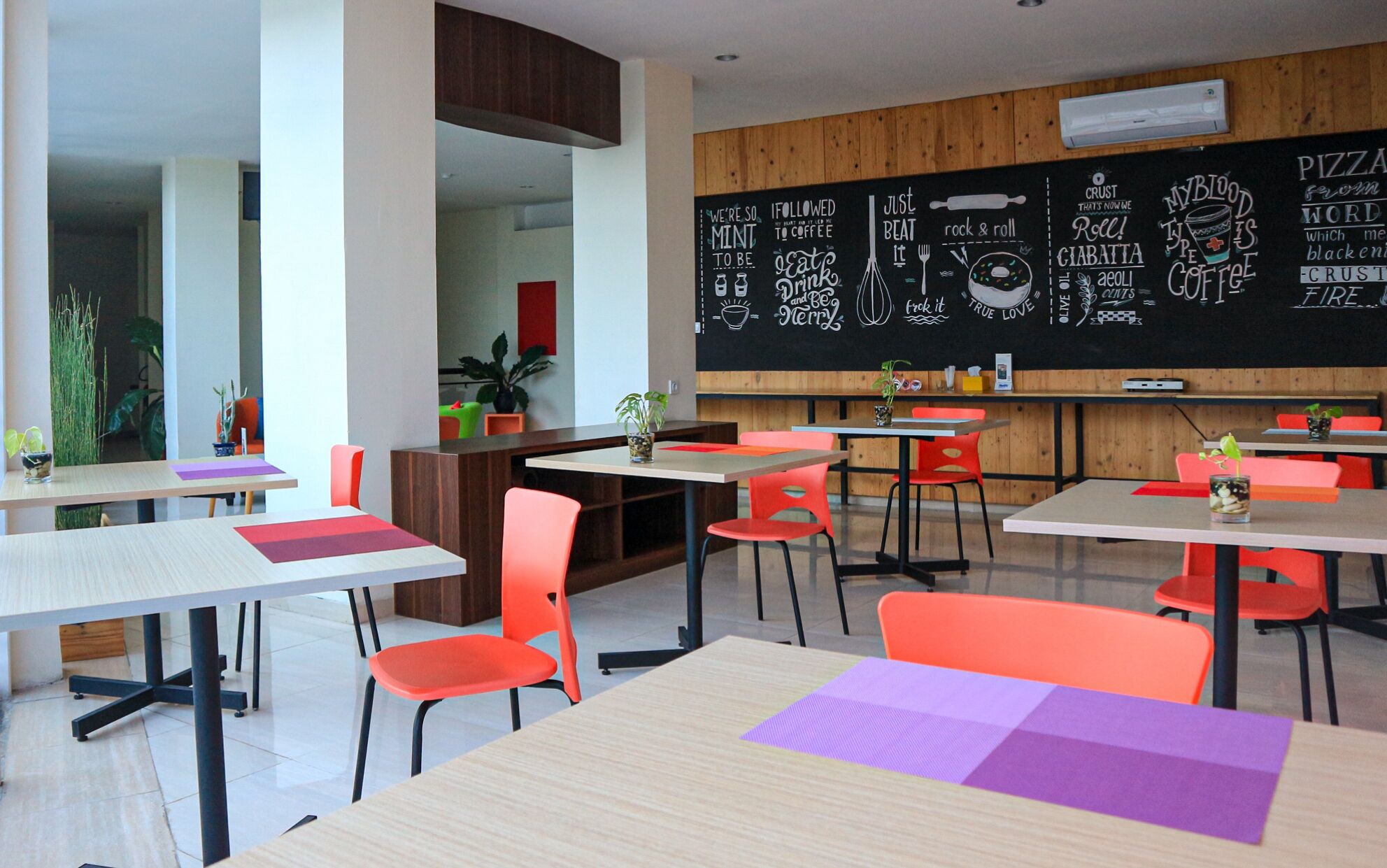 朝食 (郷土料理)、毎日提供 (1 名様 30000 IDR)