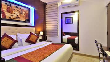 Minibar, wifi gratis y ropa de cama