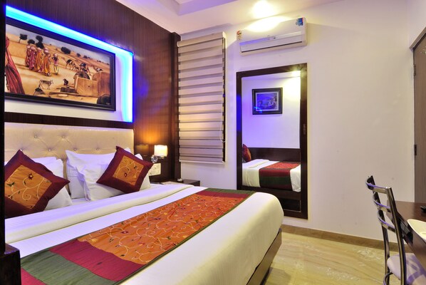 Minibar, free WiFi, bed sheets - Check In Room Sangatrashan (New Delhi)