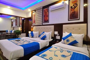 Deluxe Room | Minibar, free WiFi, bed sheets - Check In Room Sangatrashan (New Delhi)