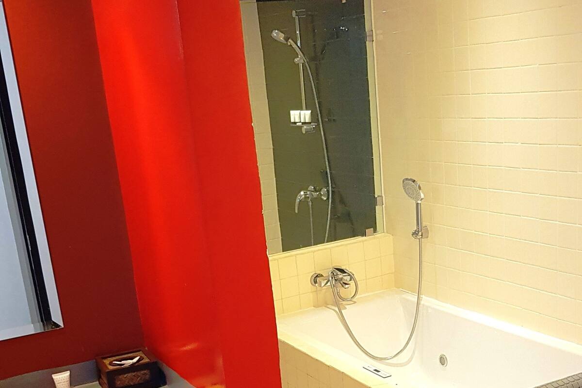 suite | bathroom | shower, free toiletries, hair dryer, slippers