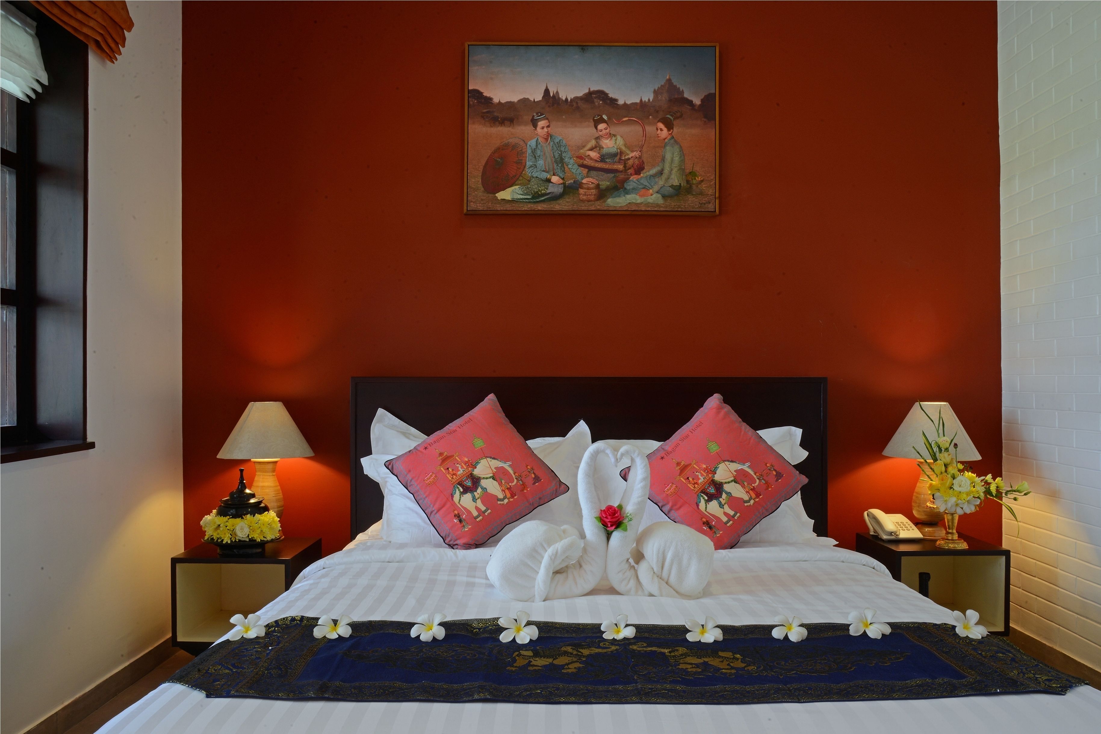 deluxe room | minibar, in-room safe, desk, soundproofing